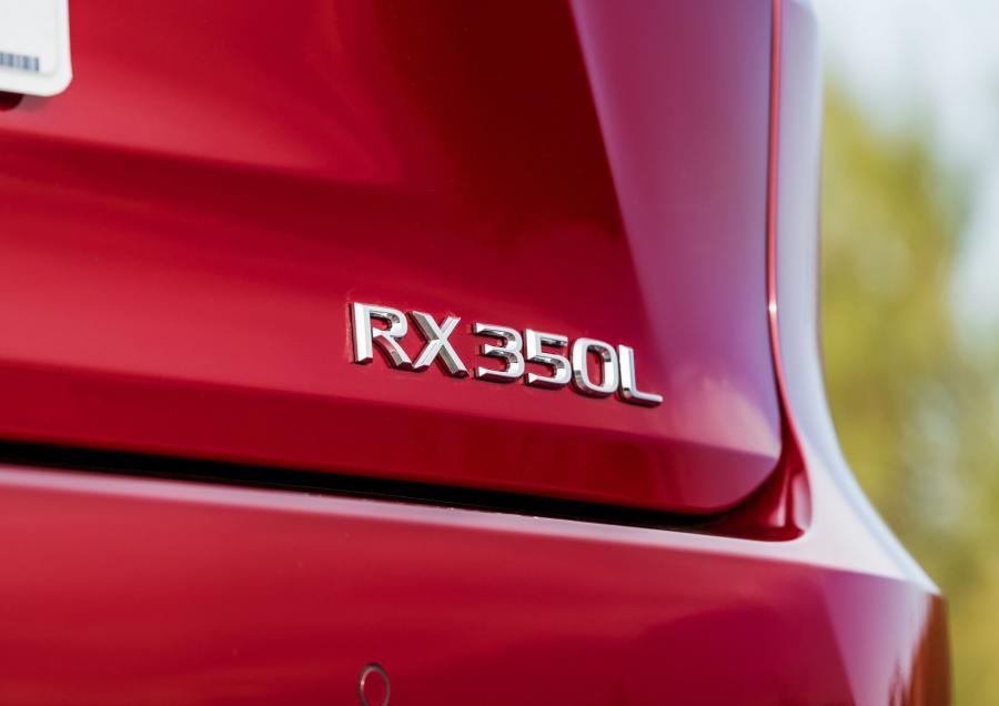 Логотип Lexus RX350L 2018 года  (NA) (фото 33 из 51)